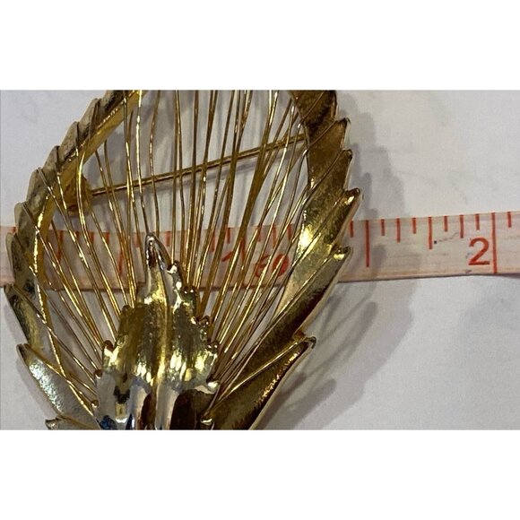M. J. Ent. Filigree Feather Leaf Pin / Brooch Harp Gold Toned Signed - Picture 6 of 7